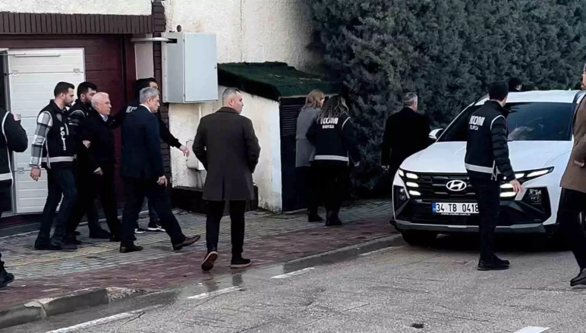 Bursa Büyükşehir Belediye Başkanı Bozbey ve 54 Diğer Şüpheli Rüşvet Operasyonunda Gözaltına Alındı