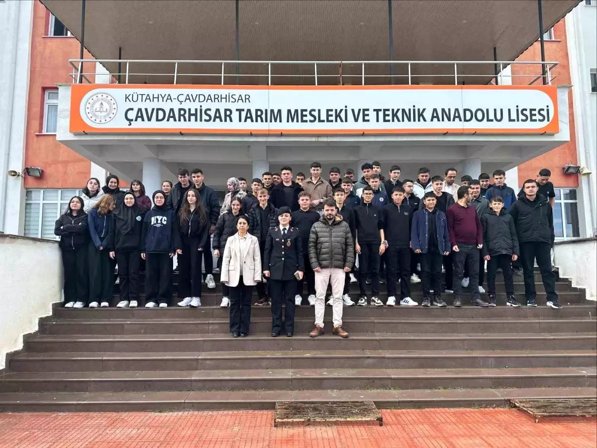 Kütahya’da Jandarma, Öğrencilere Güvenlik ve Görev Bilinci Aşılıyor