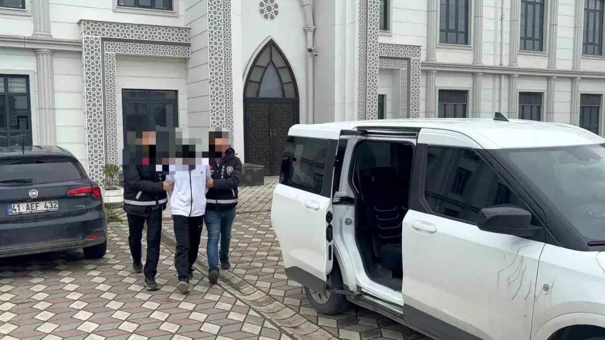 Kocaeli Körfez'de Bıçaklı Kavga: 17 Yaşındaki Genç Hayatını Kaybetti