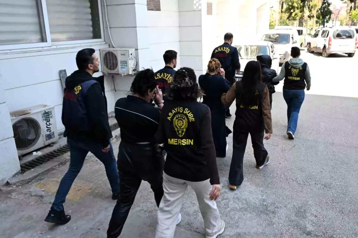 Mersin'de Minibüs Operasyonu: Ev Hırsızları Yakalandı