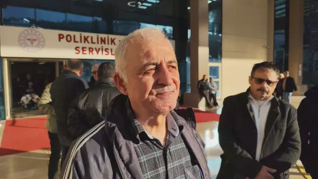 Kızının mezarı başında annesi