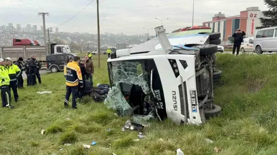 Kazadan sonra ambulanslar ve polis ekipleri