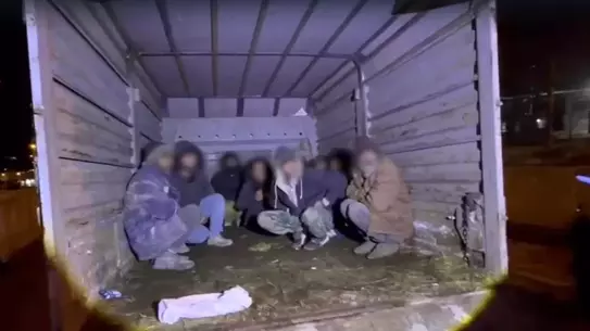 Operasyon sırasında ele geçirilen kamyonet