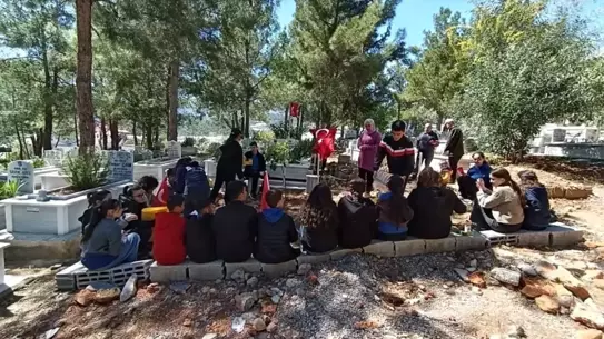 Mersin Bozyazı Ortaokulu Öğrencileri Şehit Polis Yabalak'ı Anma Etkinliği Düzenledi