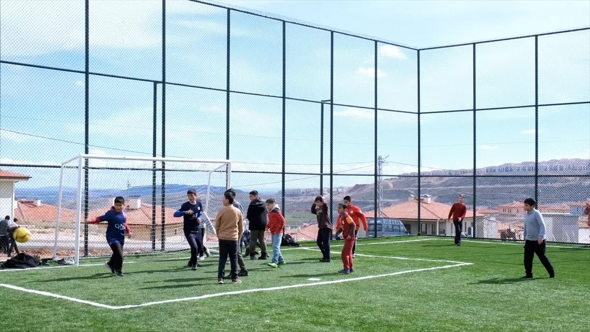 Adıyaman Zey Köyü'nde Depremzede Çocuklar İçin Yeni Halı Saha Açıldı