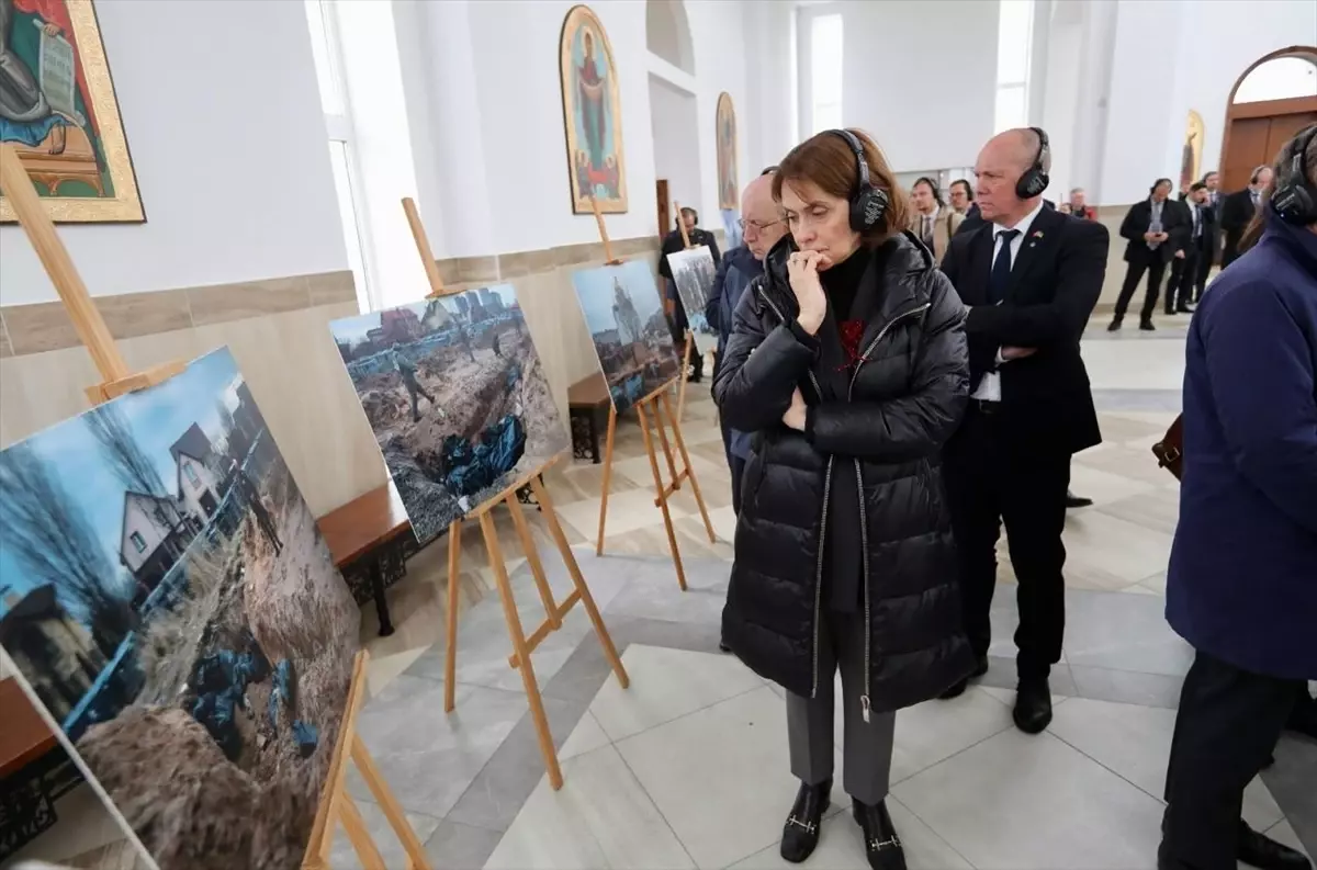 Bulgar Dışişleri Bakanı Nadejda Neynski, Buça Töreninde Rus Katliamını Anarak Savaşın İnsan Kayıplarına Dikkat Çekti