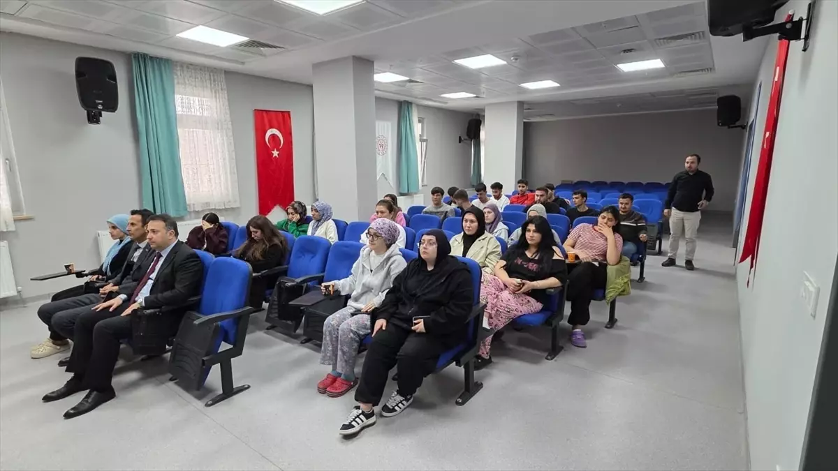 Gümüşhacıköy Öğrenci Yurdu'nda Vergi Bilinci Konferansı Gerçekleşti