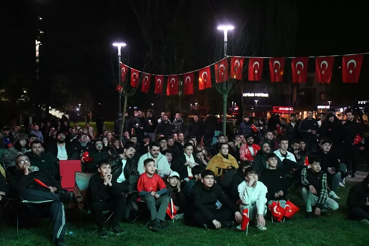 Kosova‑Türkiye Play‑off Maçı Kocaeli ve Çevresindeki Dev Ekranlarda Coşkuyla İzlendi