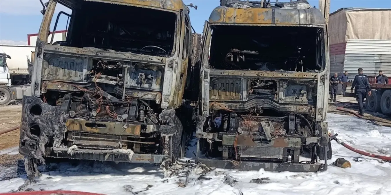 Mersin Toroslar’da Park Halindeki Tırlarda Çıkan Yangın Kontrol Altına Alındı
