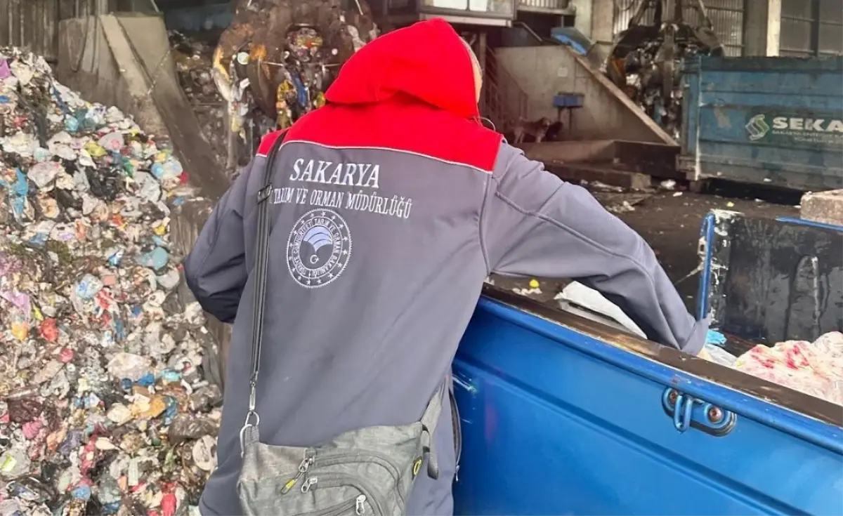 Adapazarı'nda 200 Kilo Tarihi Geçmiş Tavuk Ürünü İmha Edildi