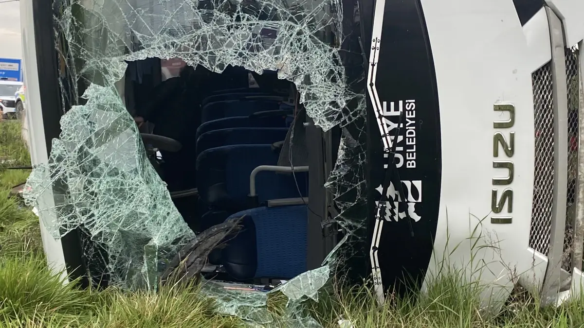 Samsun’da Otobüs Devrildi: 11 Kişi Yaralandı, 9’u Öğrenci