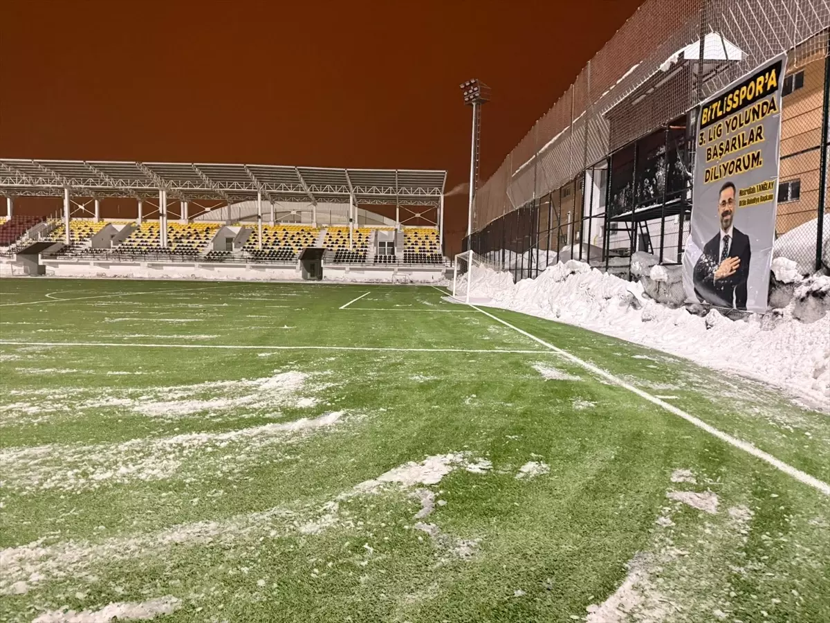 Van ve Bitlis'te Kar Felaketi: 45 Köye Ulaşım Kesintisi