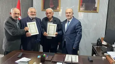 Tören anından bir kare: Teşekkür belgeleri takdim edilirken