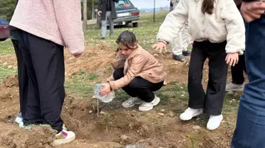 Dikilen fidanlar ve etkinlik alanı