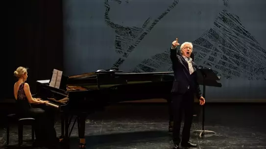 Suat Arıkan’ın 50. yıl sergi açılışından bir kare