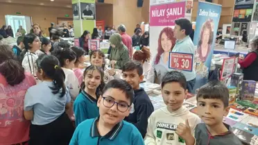 Fuar alanında okuma köşesi