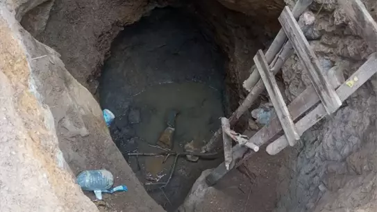 Operasyon sırasında ele geçirilen kazı ekipmanları