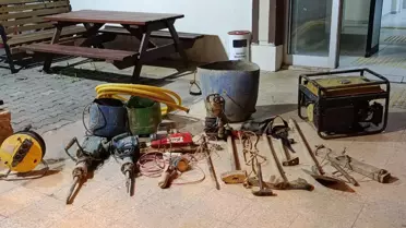 Polis ekiplerinin kaçak define kazısını durdurduğu an