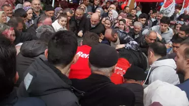 İndirimli televizyonların sergilendiği raflar