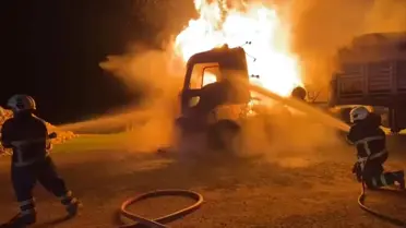 Yanmış tırın fotoğrafı