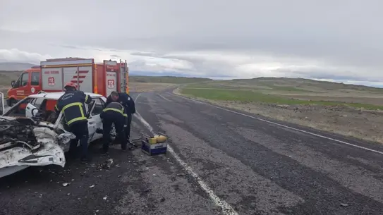 Kazanın fotoğrafı, iki otomobil çarpıştı