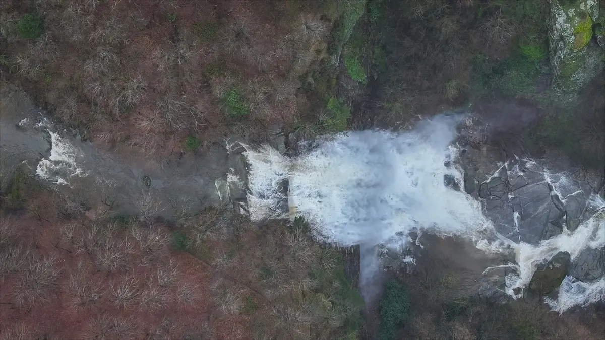 Bahar Rüzgarları Suuctu Şelalesi'ni Canlandırdı
