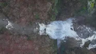 Şelalenin akışını gösteren ana fotoğraf