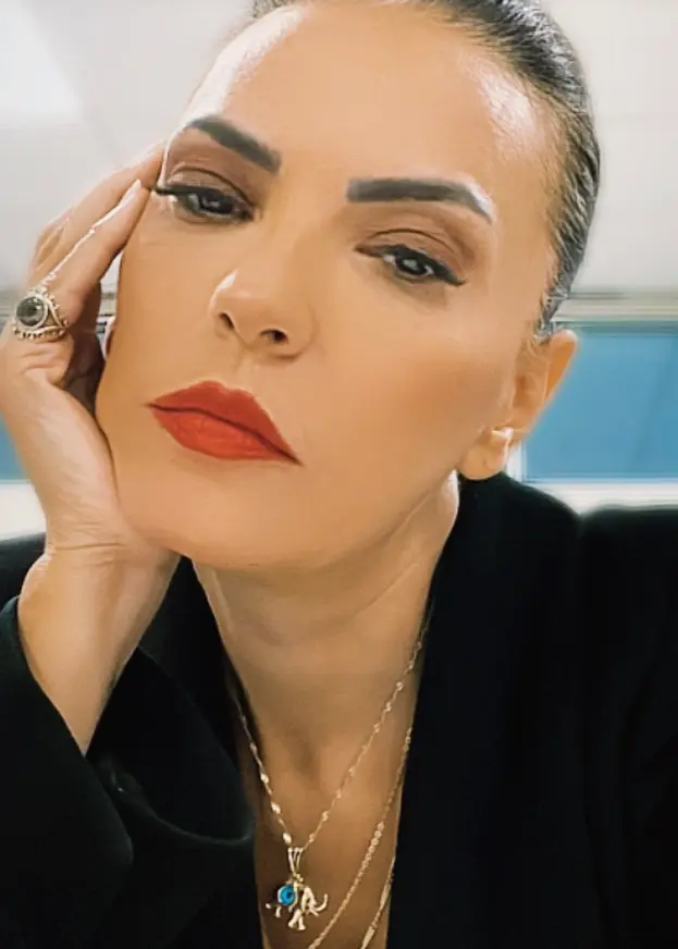 Kazada yaralanan genç kız