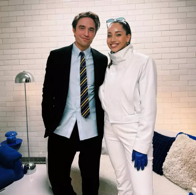 Özge Özacar ve Robert Pattinson fotoğraf çekimi