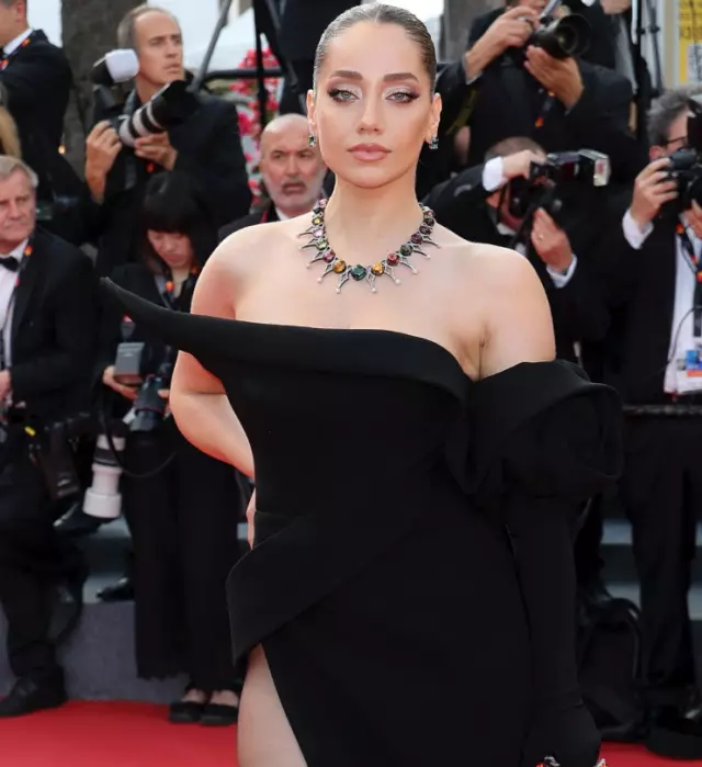 Gala gecesinde Özge Özacar