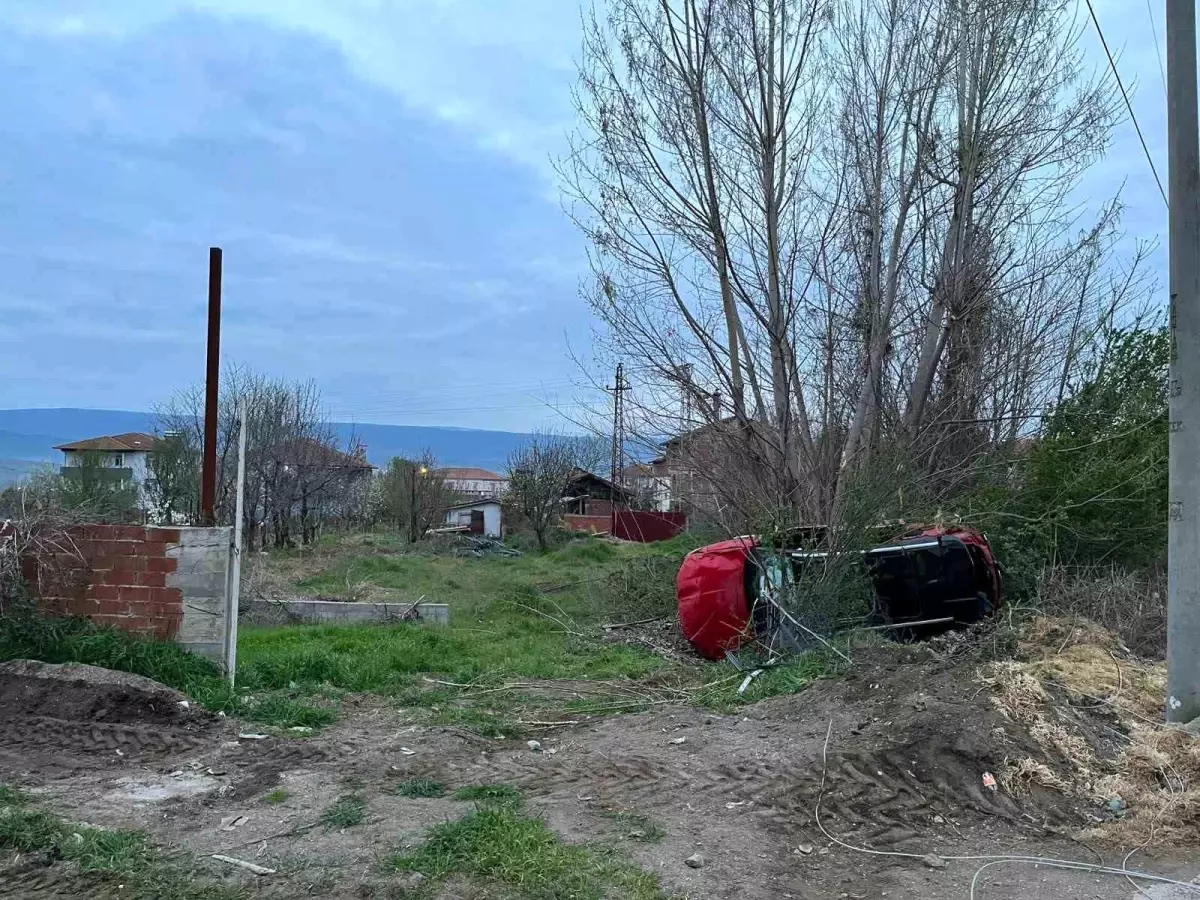 Erbaa’da Alkollü Sürücünün Aracı Takla Attı: İki Kardeş Yaralandı