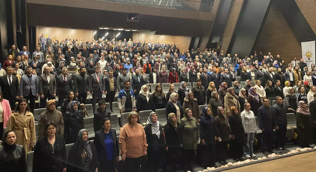 AK Parti'nin Sesi: Kaya, CHP Lideri Özel'in ‘Darbeci’ İddialarına Sert Yanıt Verdi