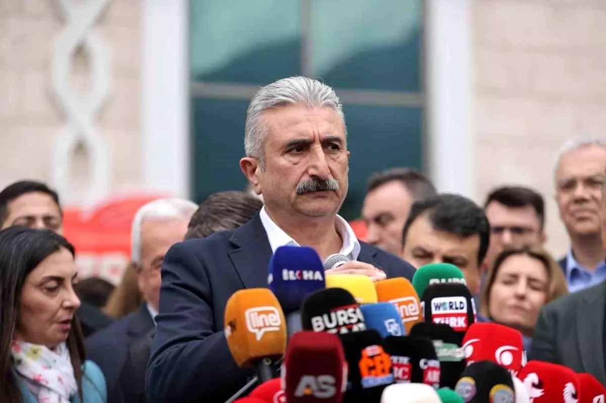 CHP, Bozbey Gözaltına Alınmasına Karşı Bursa’da Protesto Düzenledi