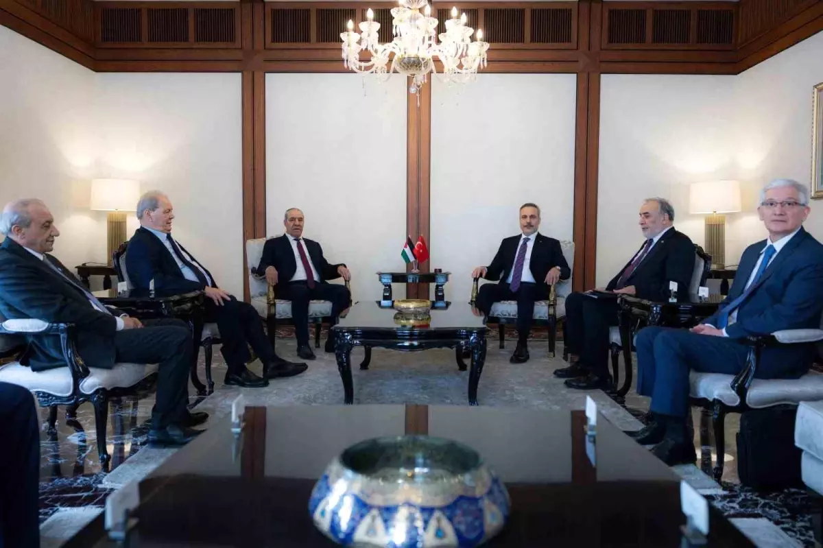 Dışişleri Bakanı Hakan Fidan, Filistin Devlet Başkanı Yardımcısı Hüseyin Şeyh ile Ankara’da Görüştü
