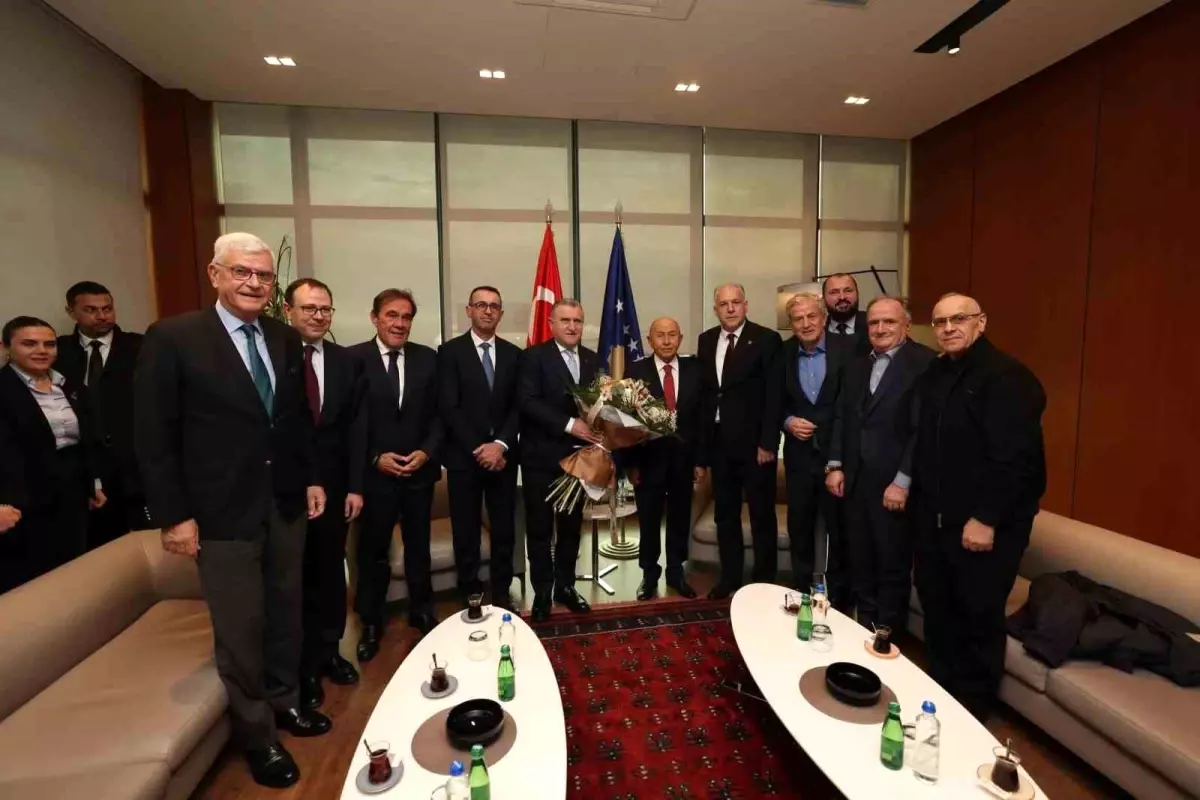 Gençlik ve Spor Bakanı Osman Aşkın Bak, Kosova’da Türkiye‑Kosova Maçını İzledi