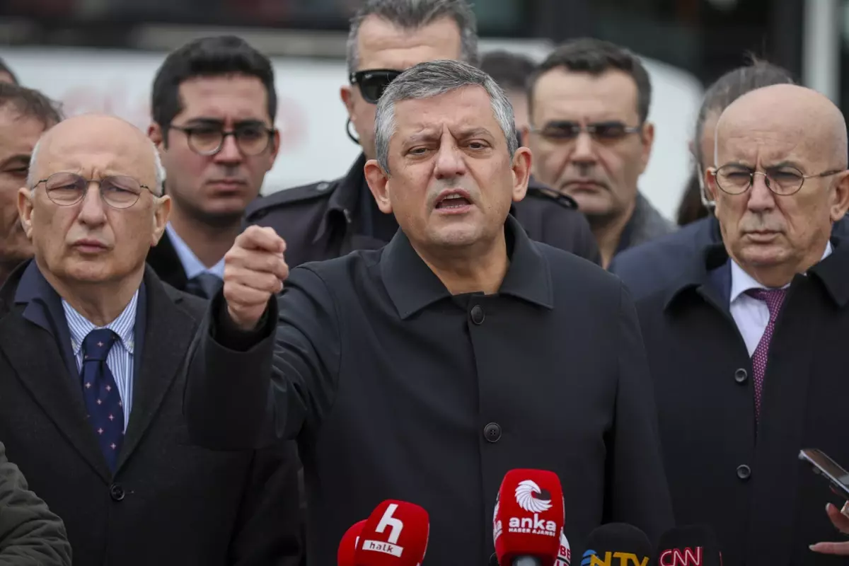 CHP Lideri Özgür Özel, Bursa’da Gözaltına Alınan Yetkili Sonrası Kosova Programını İptal Etti