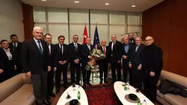 Bakan Bak maç öncesi stadyumda