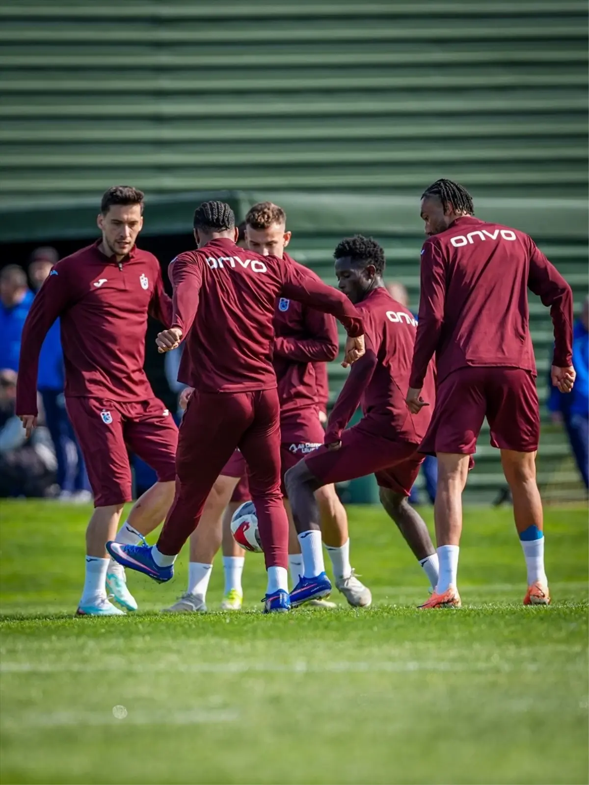 Trabzonspor, Galatasaray Maçına Stratejik Antrenmanlarla Hazırlanıyor