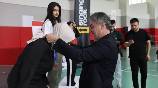 Para tırmanış yarışından aksiyon fotoğrafı