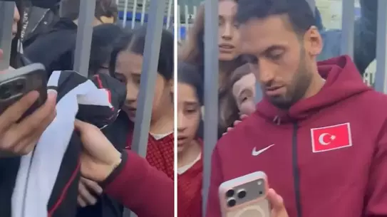 Hakan Çalhanoğlu imza anı