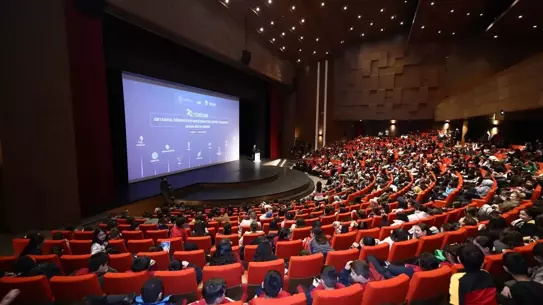 Ortaokul öğrencileri projelerini sergiliyor