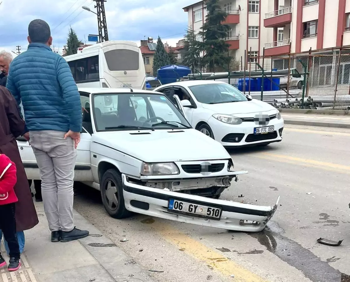 Beypazarı'nda Zincirleme Kazada 3 Yaralı: Detaylar ve Soruşturma