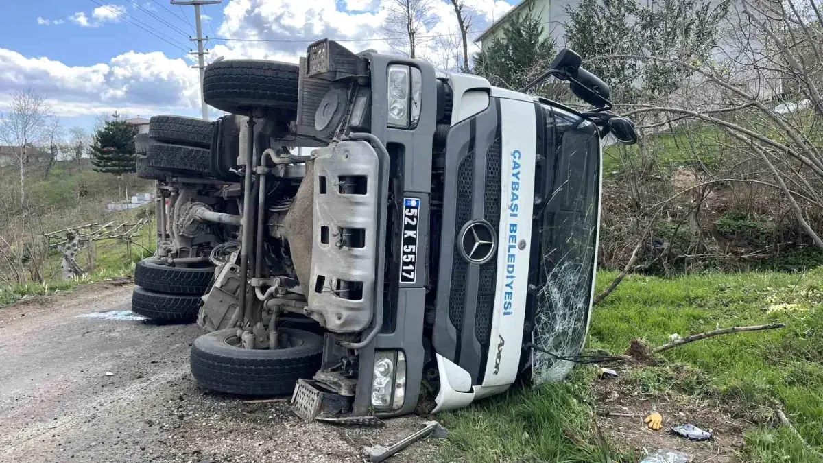 Ordu Çaybaşı'nda Beton Mikseri Devrildi, Sürücü Hastaneye Kaldırıldı