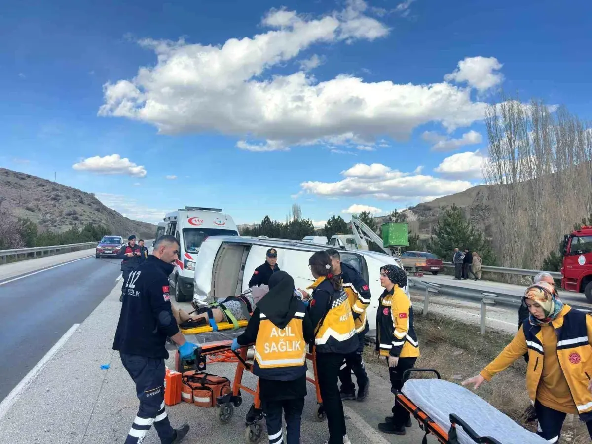 Çorum Sungurlu’da otomobil devrildi, 3 kişi yaralandı