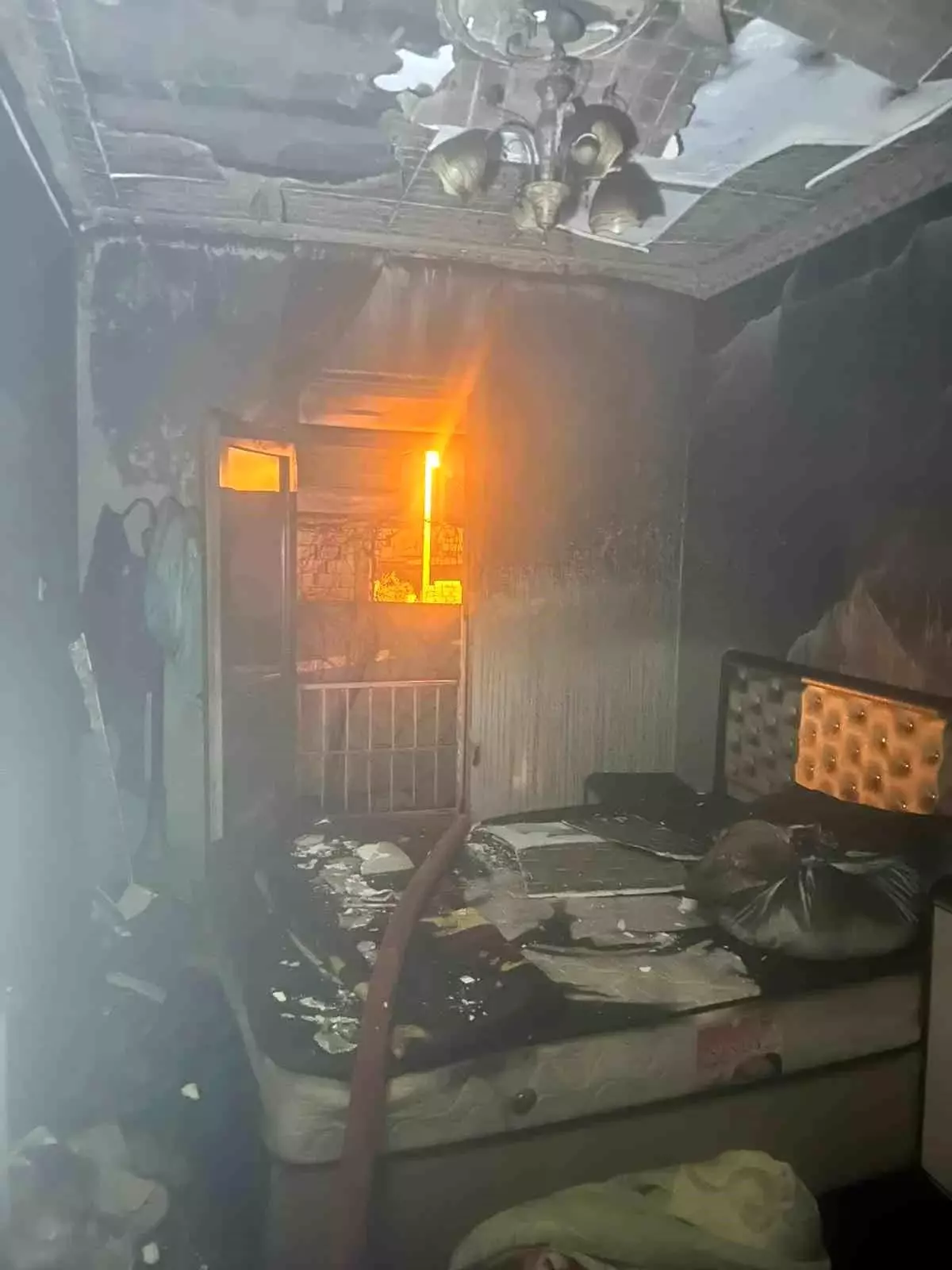 Artuklu’da Tek Katlı Evde Çıkan Yangın Kontrol Altına Alındı