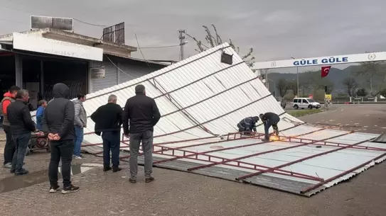 Fırtına sonrası çatı uçuşu