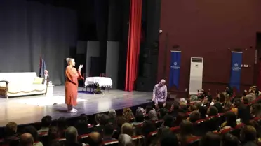 Aydın’da Kültür ve Sanat Şenliği: “İyi Delirdik” Komedi Oyunu Şehrin Sokaklarını Coşturdu