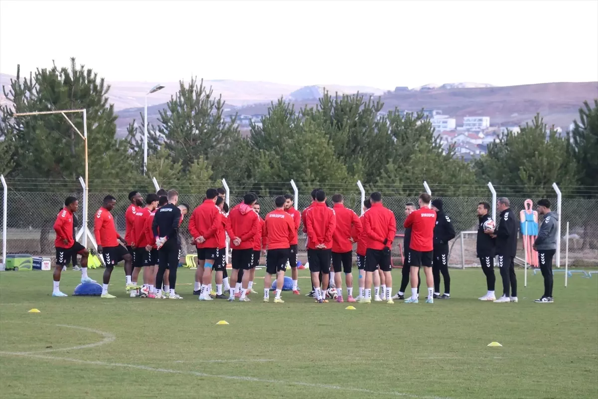 Sivasspor, Play-Off Hedefiyle Erokspor’u Yenmeyi Planlıyor