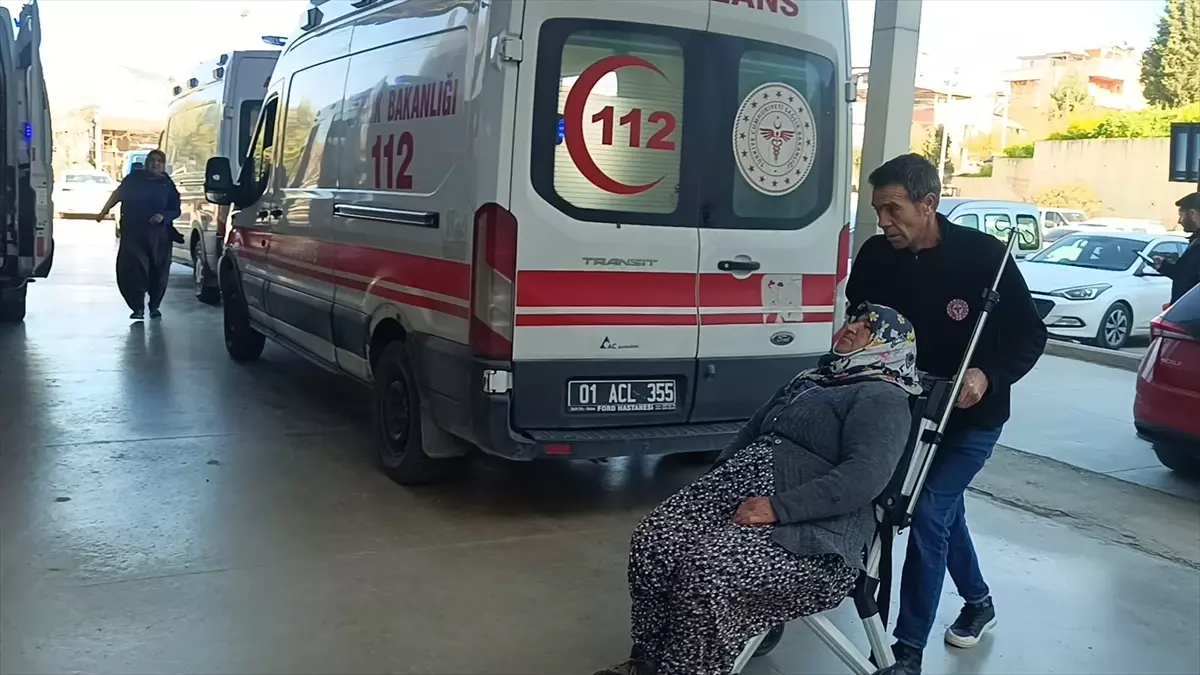 Kozan’da Midibüs Devrildi: 17 Tarım İşçisi Yaralandı
