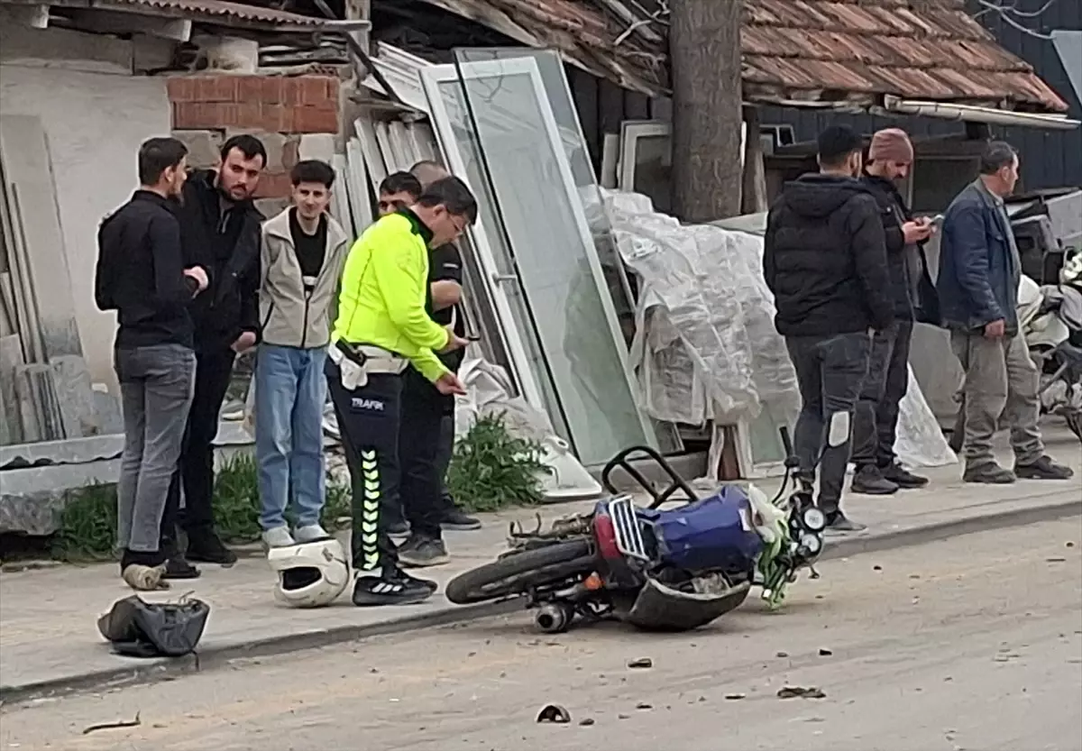 Beypazarı'nda 3 Araç Çarpıştı: 3 Yaralı Hastaneye Kaldırıldı